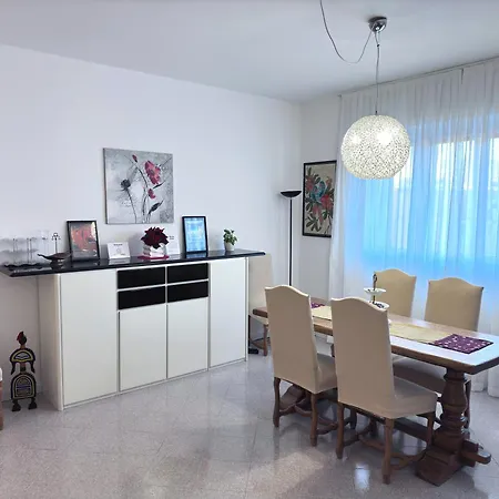 Vicino Al Centro アパート トリエステ